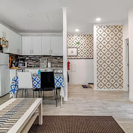Apartment Beautiful Azulejos A Quiet Street Setubal