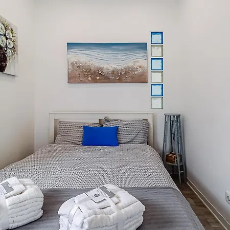 Beautiful Azulejos A Quiet Street Apartment Setubal