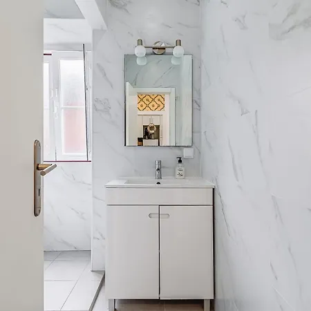 Apartment Beautiful Azulejos A Quiet Street *